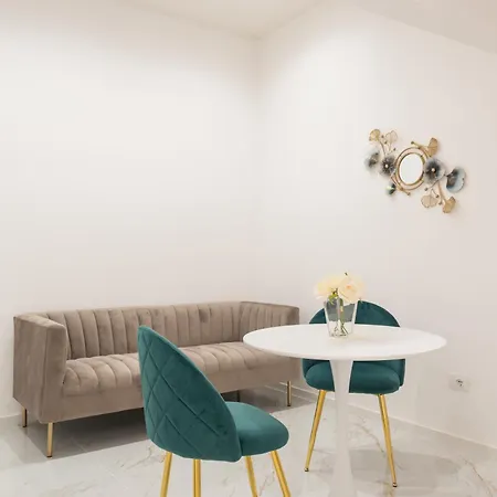 Quattro Perle 4* بولينيانو آ ماري